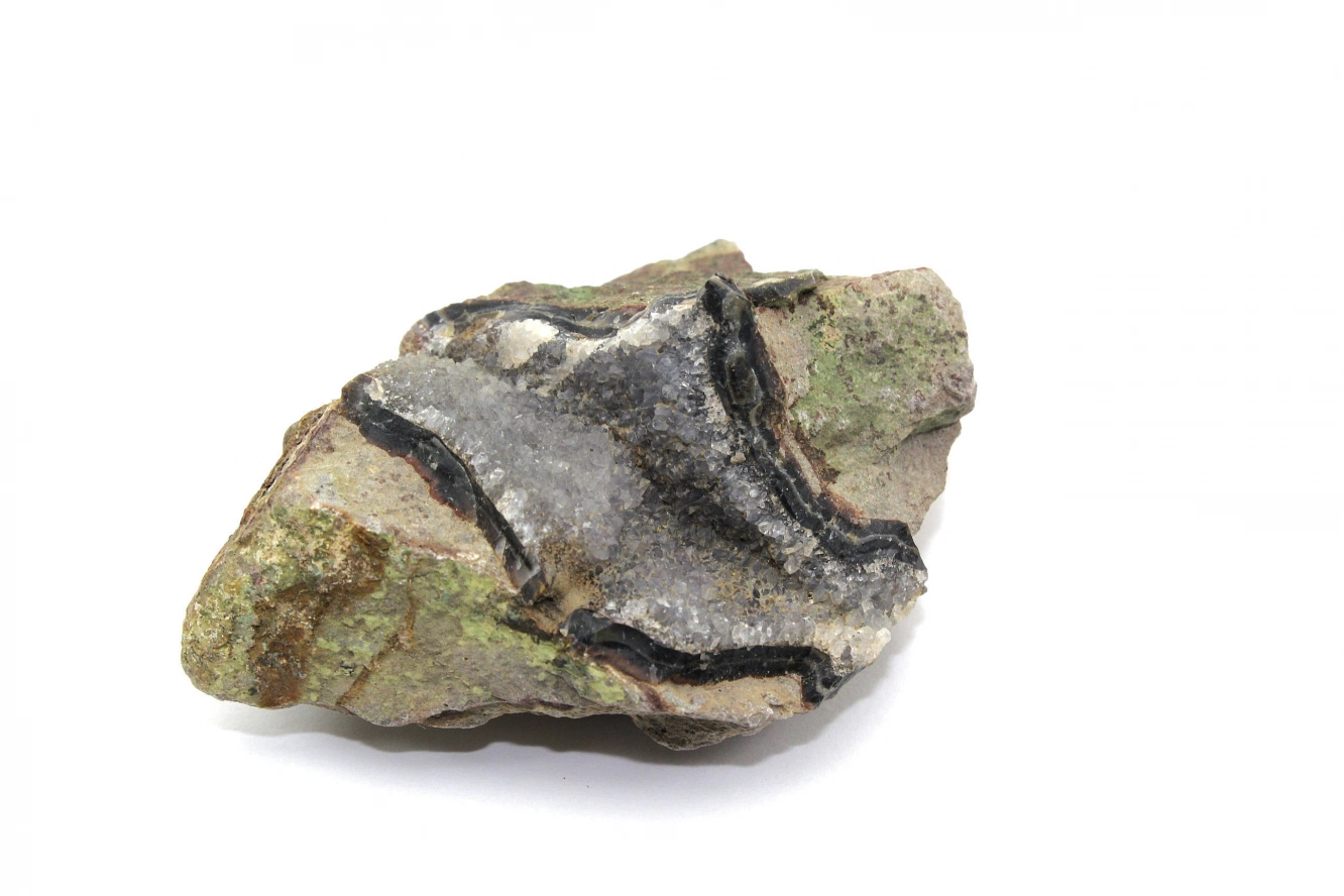 Oluşumu tamamlanmamış ametist